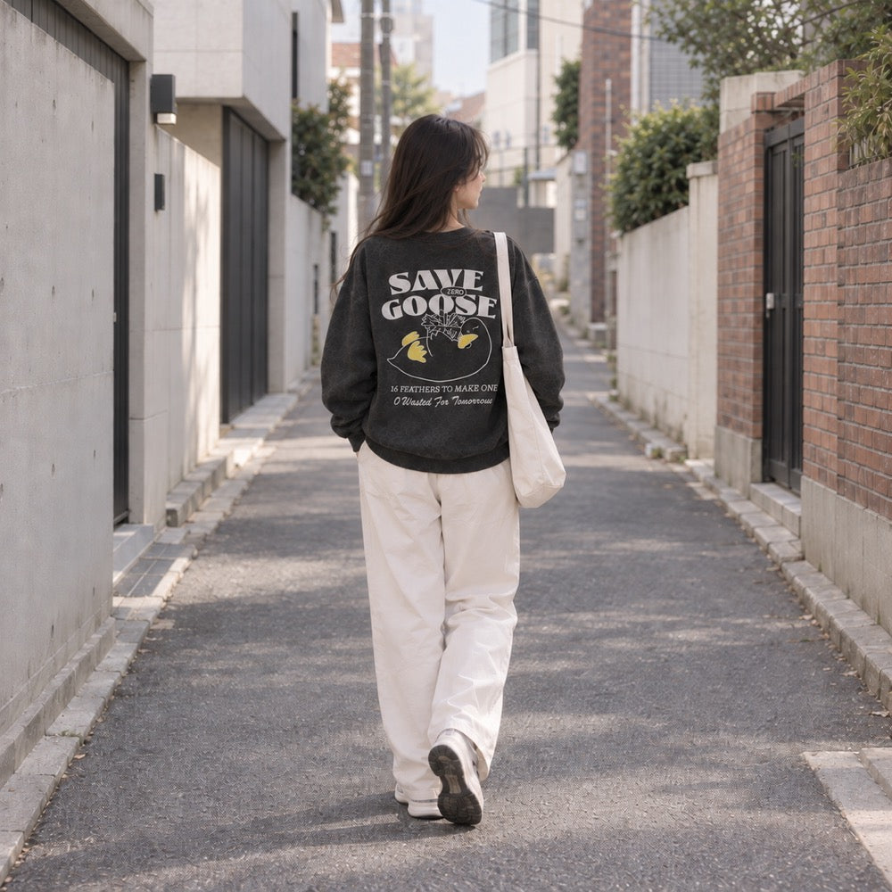 Vintage Black Oversized Sweatshirt with Goose Illustration